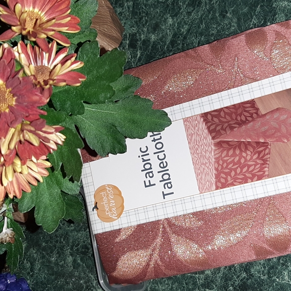 🍂🍁🍂Fabric Tablecloth- Beautiful! Rust with Gold Leaves 52" x 70"🍂 🍁🍂 - Picture 12 of 12